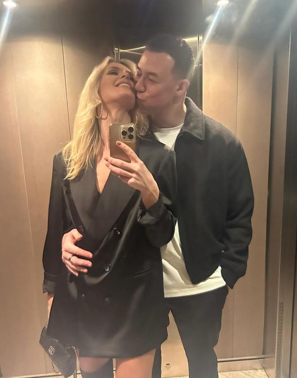 Kai Widdrington kissing Nadiya Bychkova in an elevator