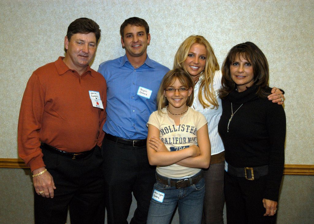 Jamie Spears, Bryan Spears, Jamie-Lynn Spears, Britney Spears and Lynne Spears at Summit Hospital for Cancer Awarness Fair in Baton Rouge, 2003