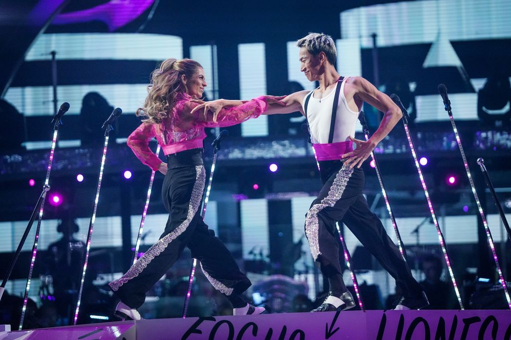Karen Carney and Carlos Gu dancing a Couple's Choice routine