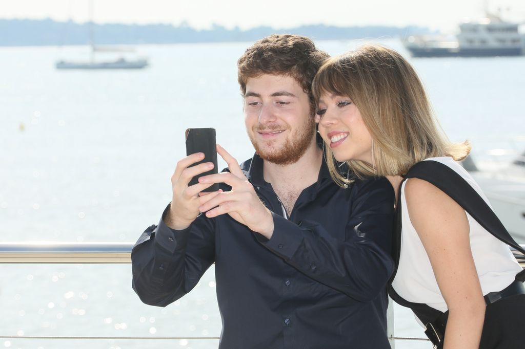 jennette mccurdy taking selfies with jesse carere