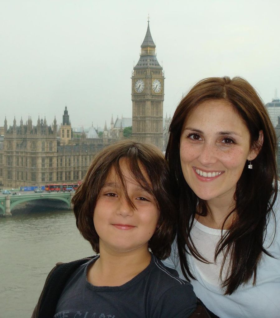 Ricki Lake and her son pose in front of Big Ben in London
