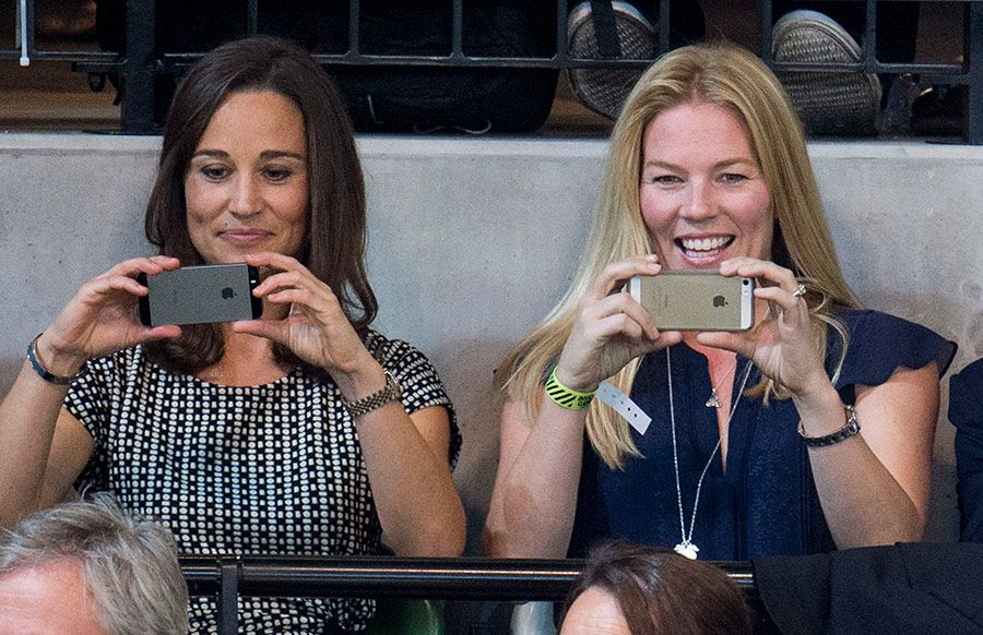 pippa middleton and autumn phillips on phone