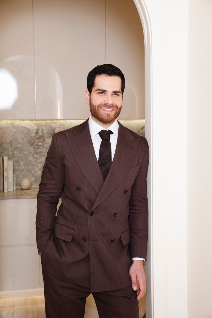 Dr Mejian’s Advanced Natural Volumisation technique focuses on restoring the face’s underlying structure