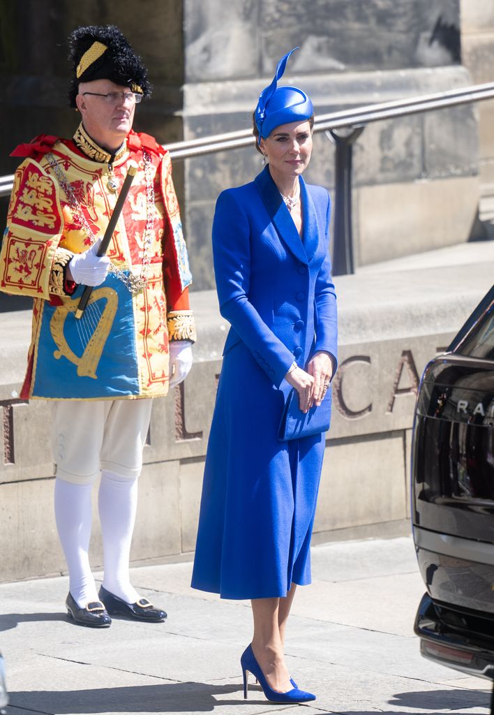 Kate Middleton tiba untuk menghadiri kebaktian syukur nasional dan dedikasi penobatan Raja Charles III dan Ratu Camilla di Katedral St. Patrick. Giles pada 5 Juli 2023 di Edinburgh, Skotlandia. 