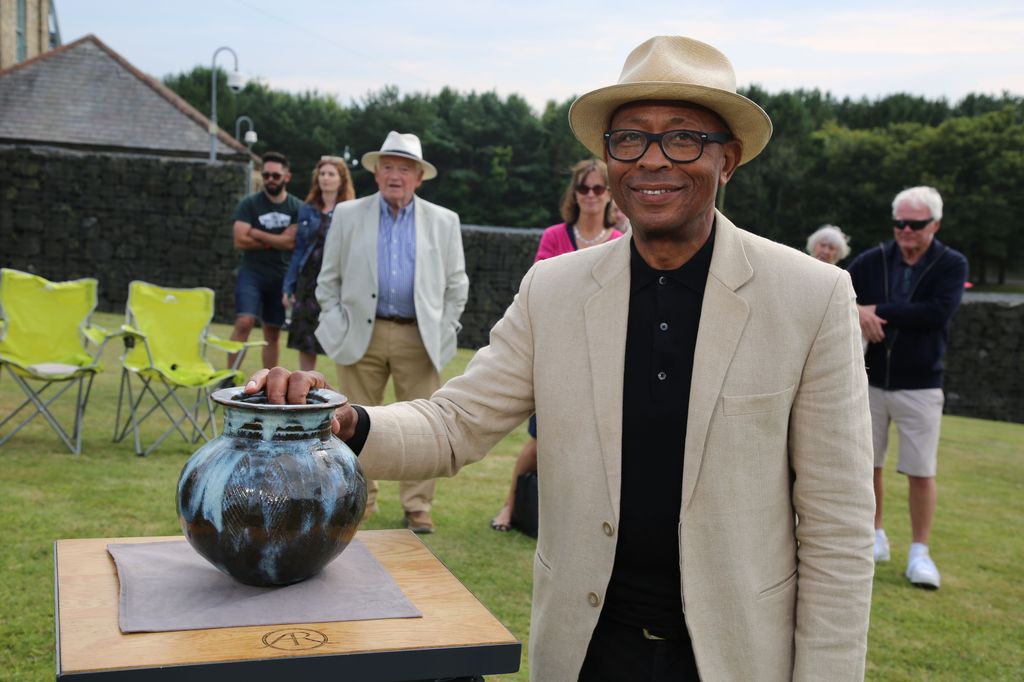 Ronnie Archer Morgan admires a ceramic pot by Nigerian craftswoman Ladi Kwali on Antiques Roadshow