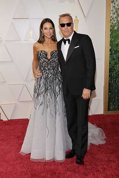 yellowstone kevin costner wife oscars 2022 red carpet