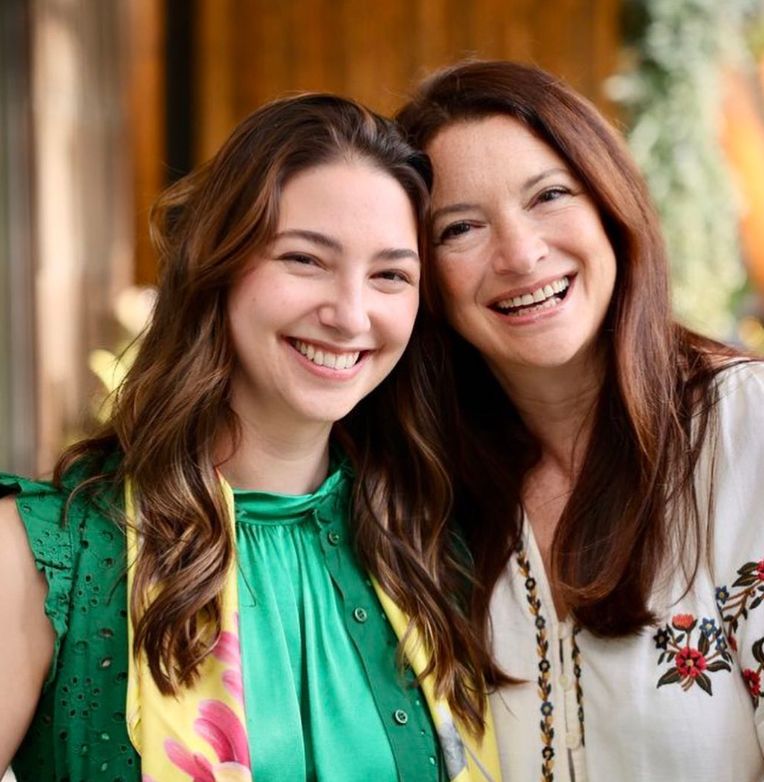 Rachel de Thame embracing her daughter Lauren