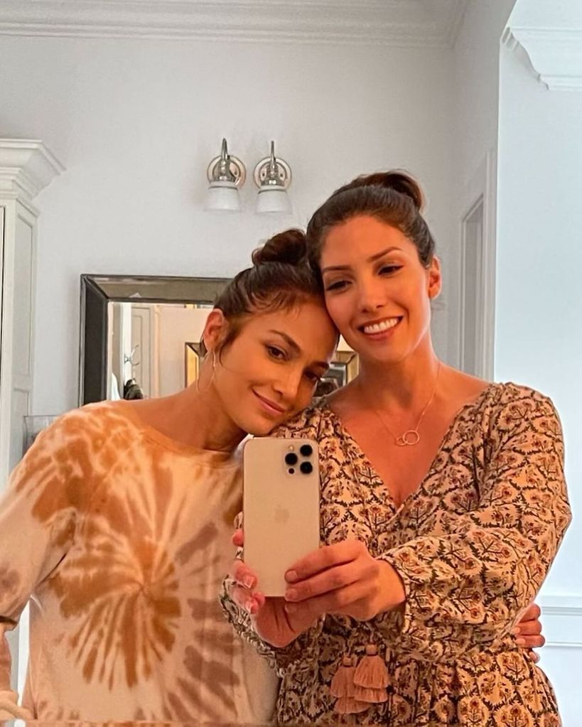 Jennifer Lopez with her sister Lynda Lopez 