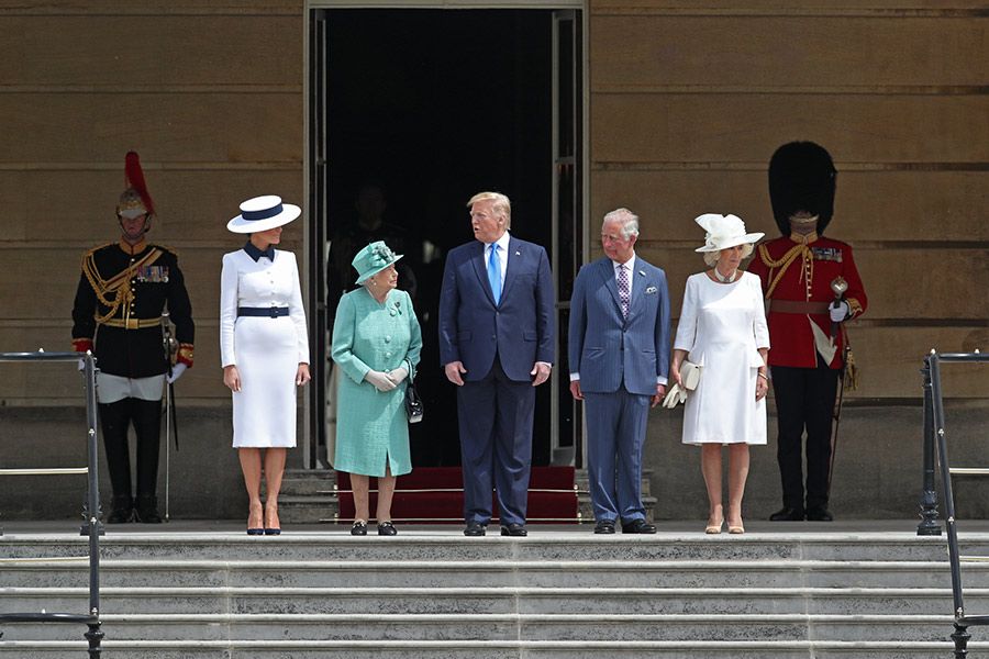 the queen looking at donald trump