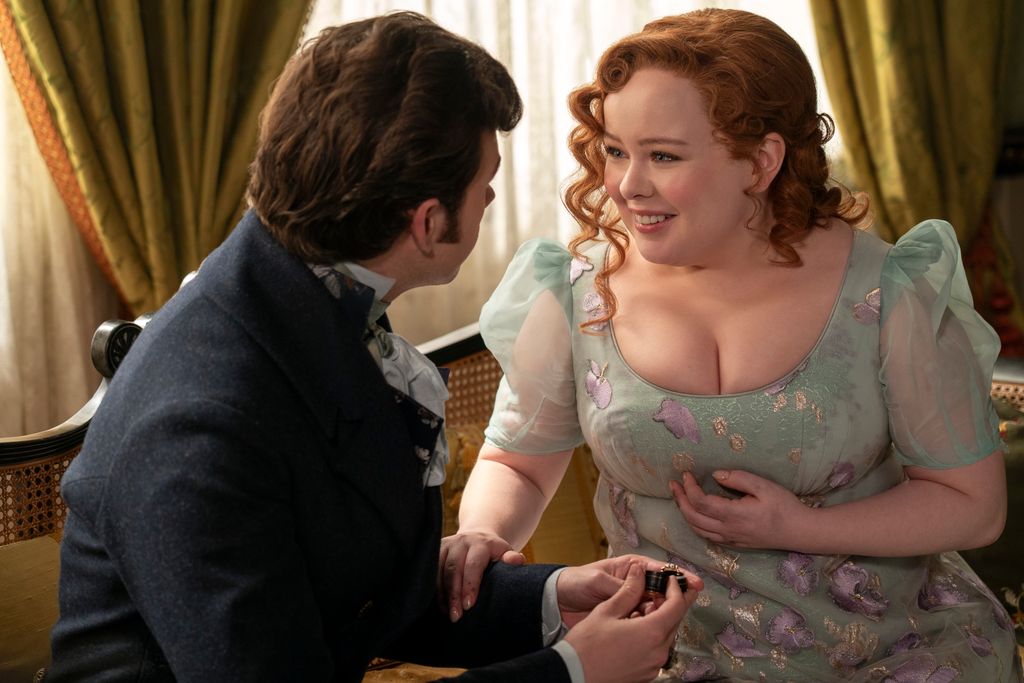 Bridgerton. (Kiri ke Kanan) Luke Newton sebagai Colin Bridgerton, Nicola Coughlan sebagai Penelope Featherington di episode 306 Bridgerton. Kr. Liam Daniel/Netflix © 2024