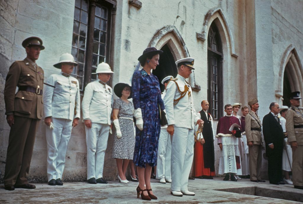 Edward VIII and Wallis Simpson stood outside Government House in the Bahamas