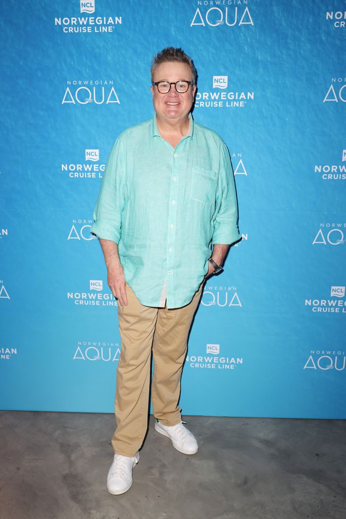 photo of eric stonestreet showing weight loss in green street and beige pants