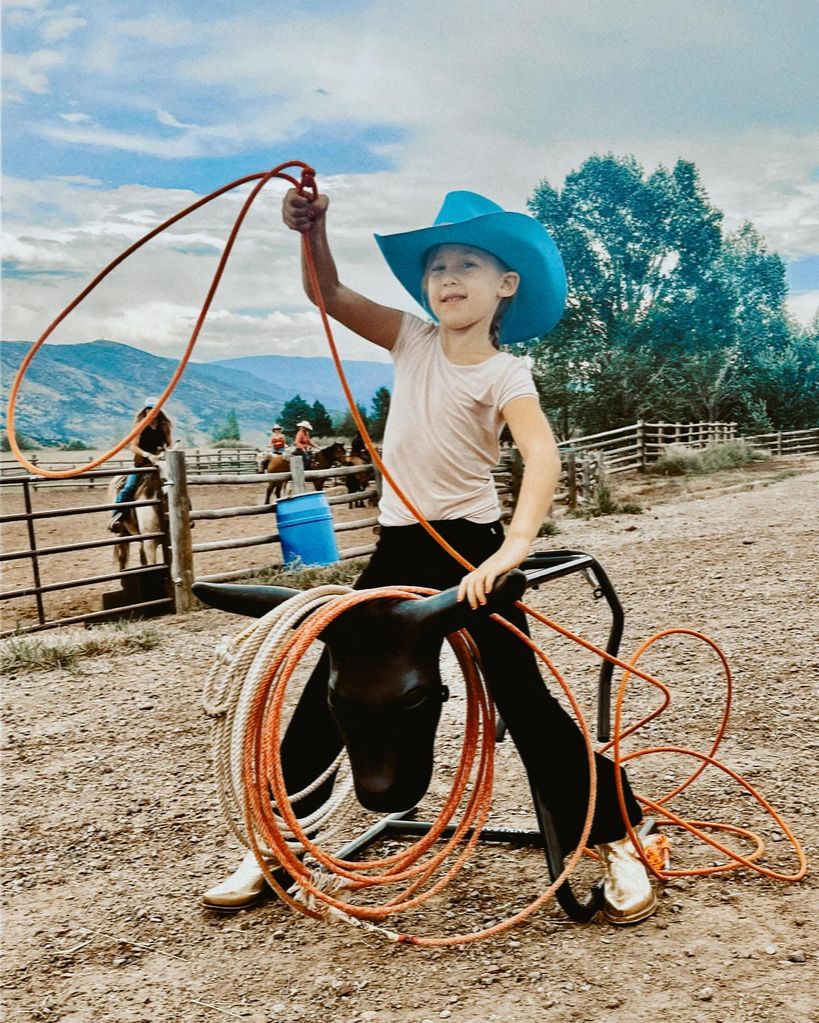 kate hudson daughter rani rose with a lasso