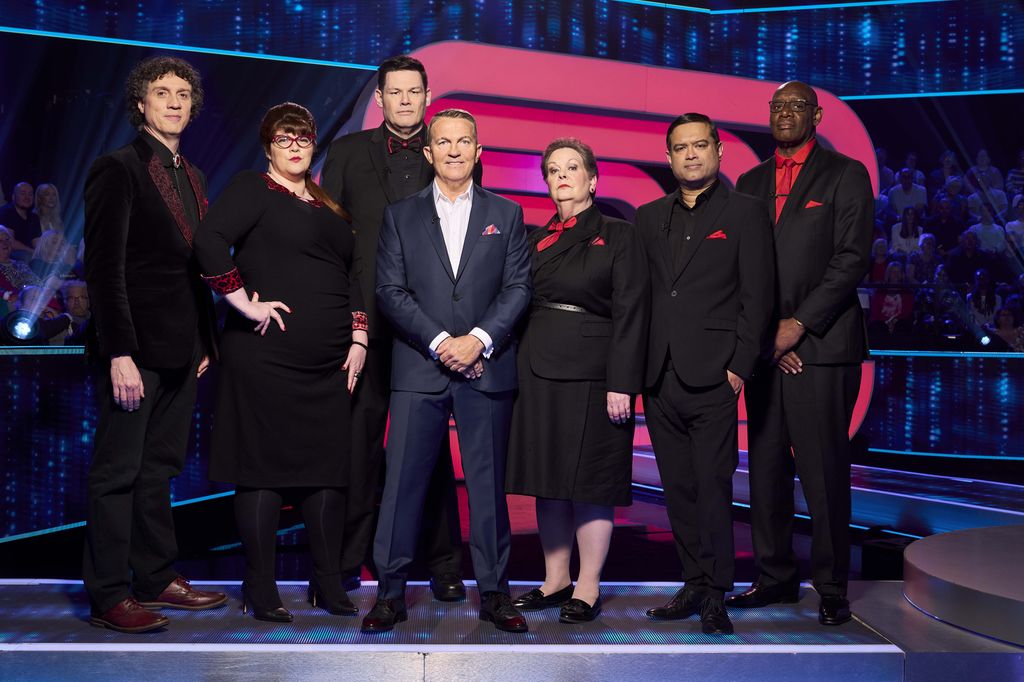 Darragh Ennis, Jenny Ryan, Mark Labbett, Bradley Walsh, Anne Hegerty, Paul Sinha and Shaun Wallace on The Chase