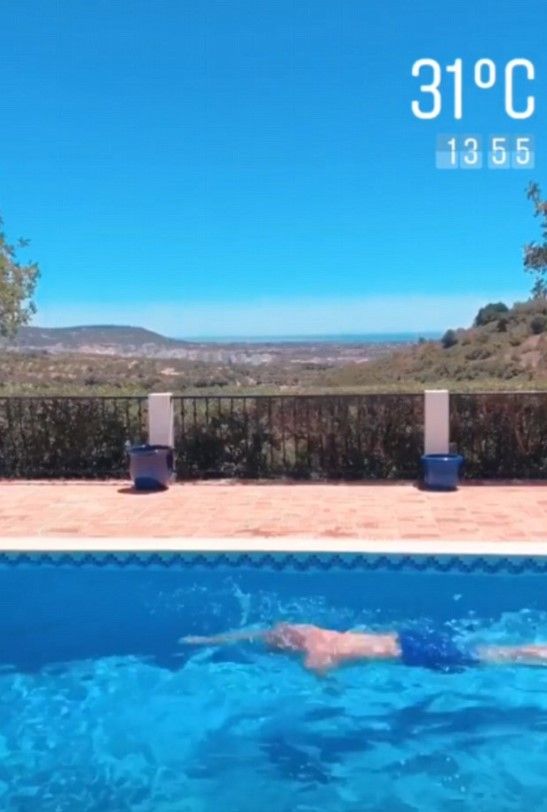 phillip schofield holiday home pool