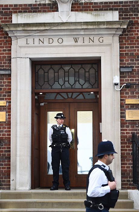 Police woman outside Lindo Wing