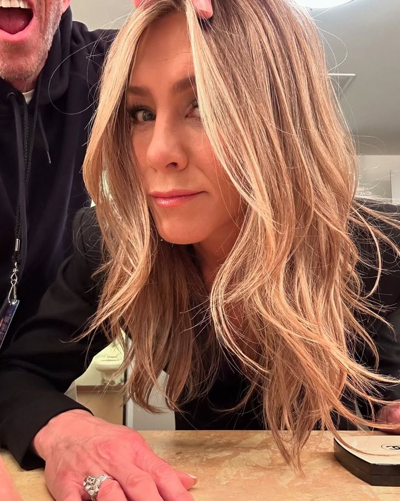 jen aniston hairstyle lolavie on instagram