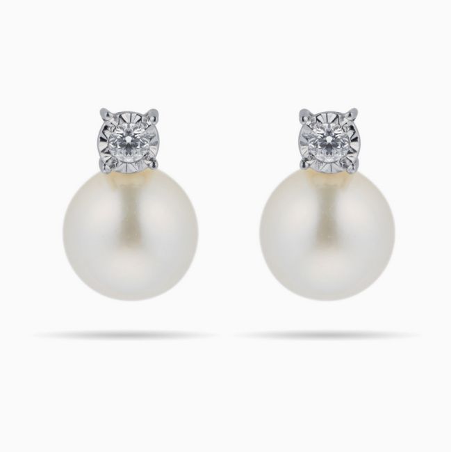 meghan markle queen pearl diamond stud earrings dupes goldsmiths