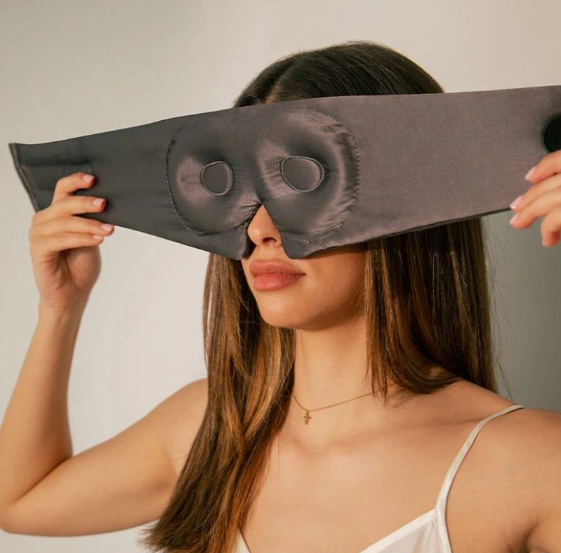 Sleeping with an silk eye mask is a real treat with proven benefits