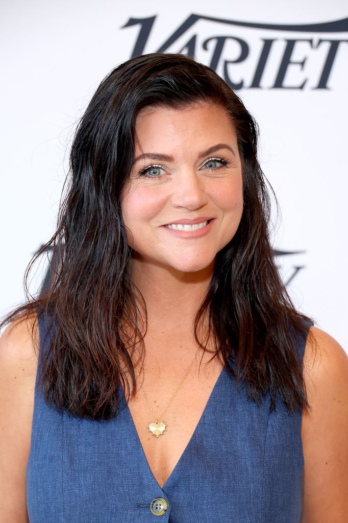 tiffani thiessen blue shirt