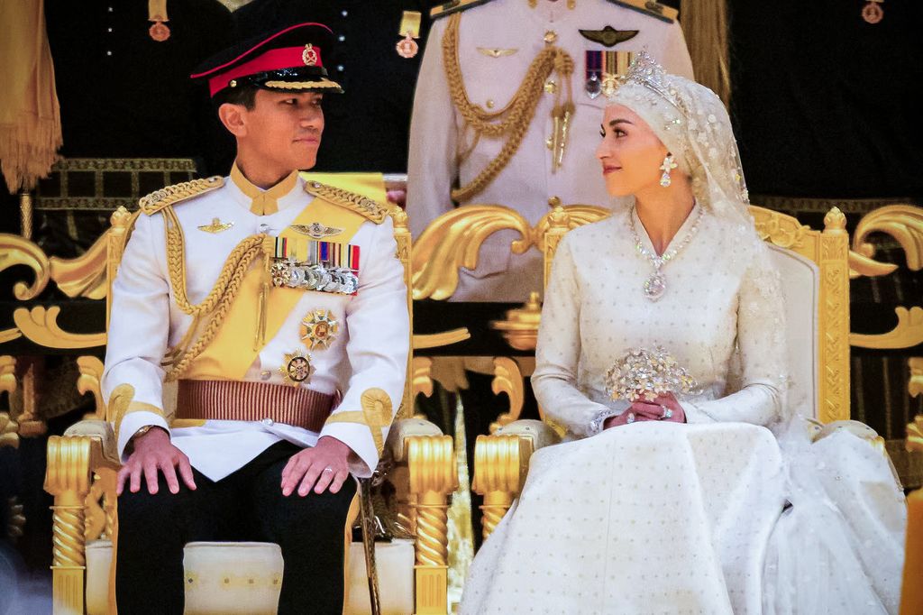 Prince Abdul Mateen and Yang Mulia Anisha Rosnah sitting at their wedding