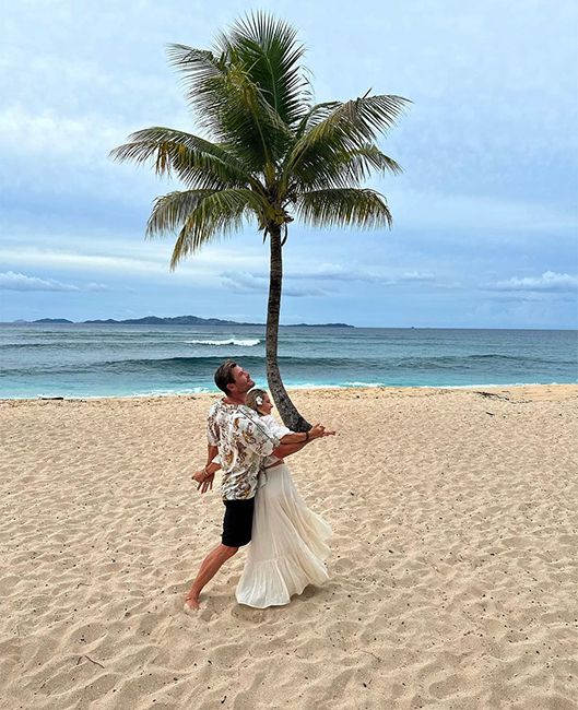 chris hemsworth and elsa pataky dancing on fiji beach