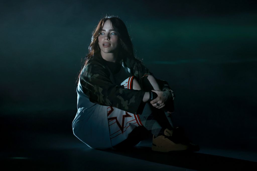 Billie Eilish występuje na scenie podczas "Uderz mnie mocno i delikatnie" Impreza odsłuchowa premiery albumu w Barclays Center 15 maja 2024 r. w Nowym Jorku.