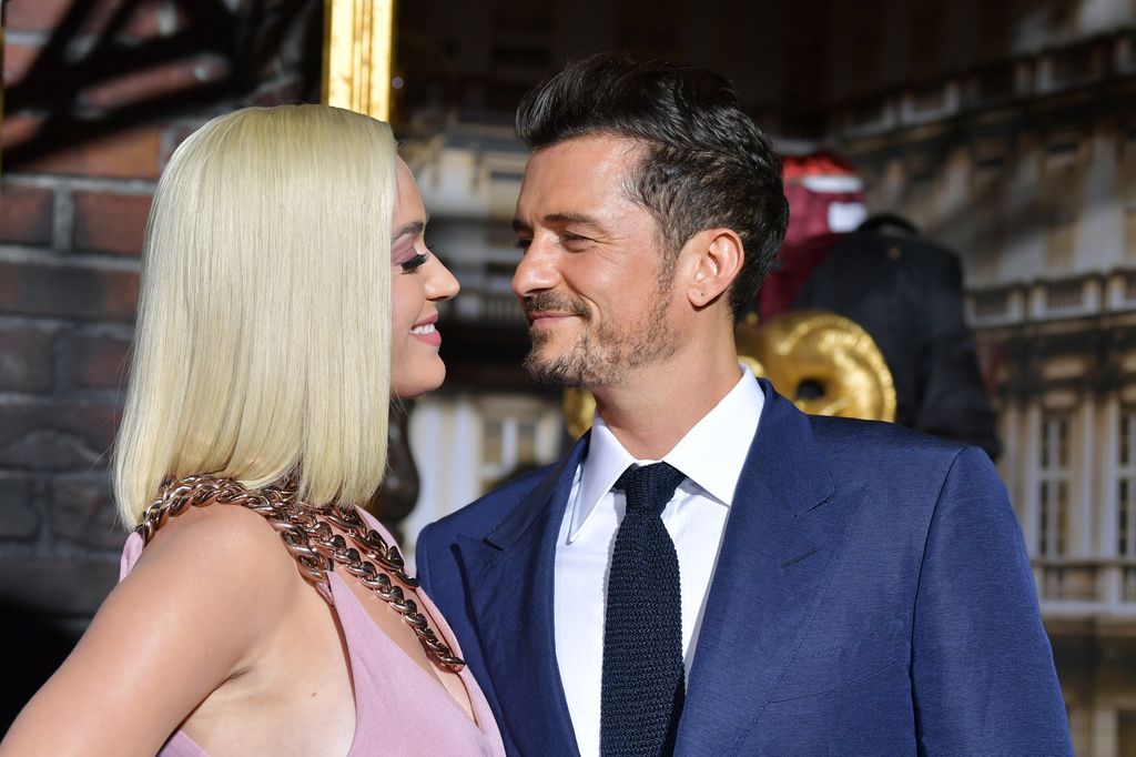 Orlando Bloom and Katy Perry look with love at each other