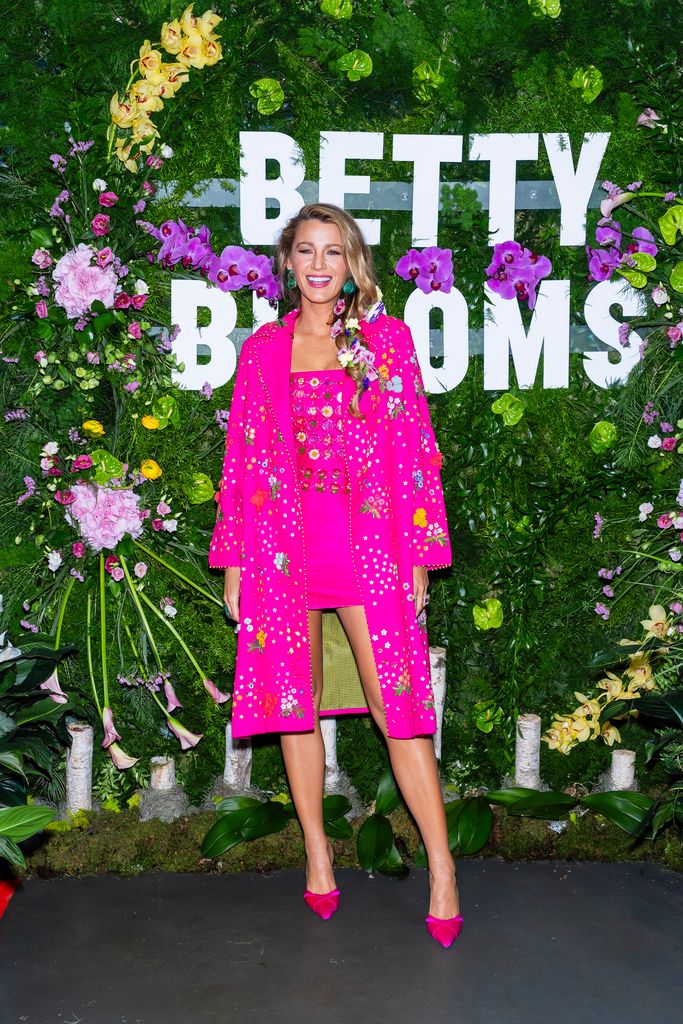   Blake Lively promove "Termina Conosco" na Betty Blooms Pop-Up 