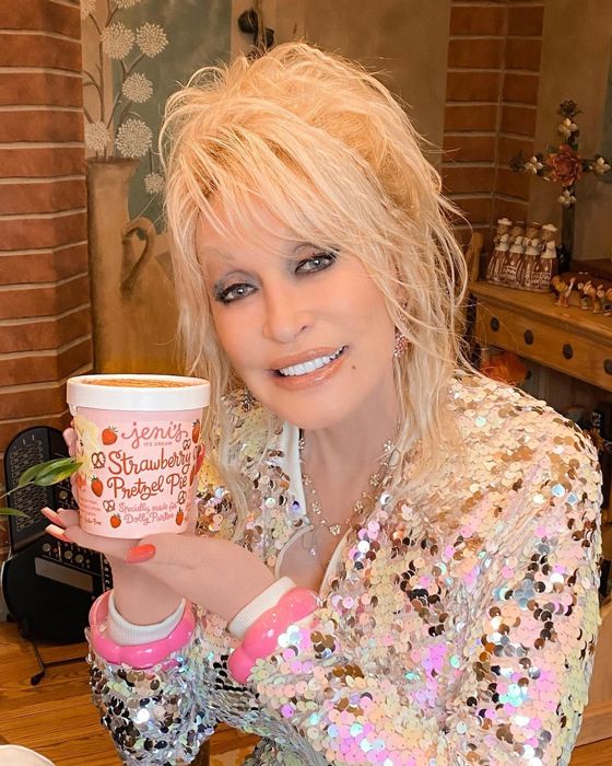 Dolly Parton Reveals How Her Husband Reacts When She's Sick