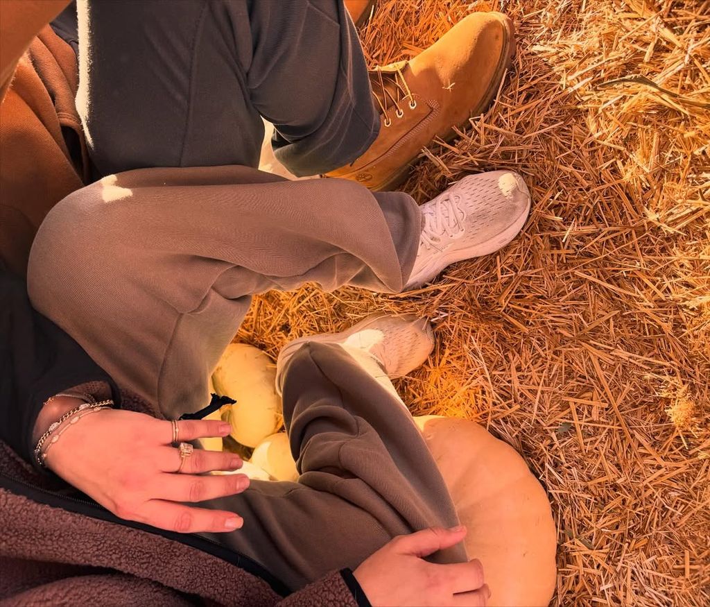 Kaley Cuoco and Tom Pelphrey