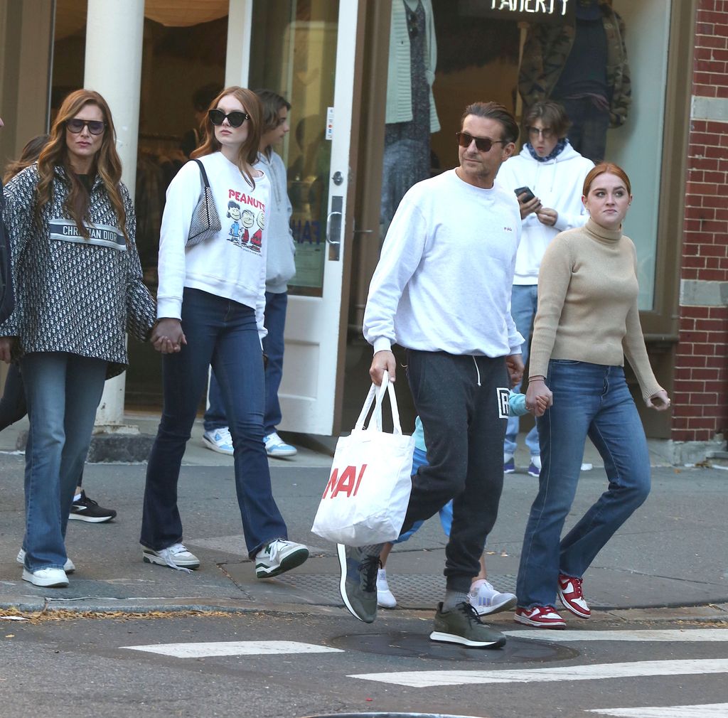 Brooke Shields, Grier Henchy, Bradley Cooper, Lea Shayk Cooper, Rowan Henchy
Bradley Cooper And Brooke Shields Out Together