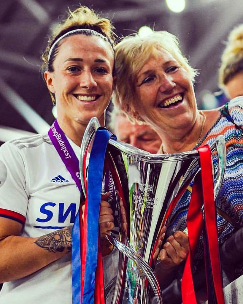 Lucy avec sa mère Diane