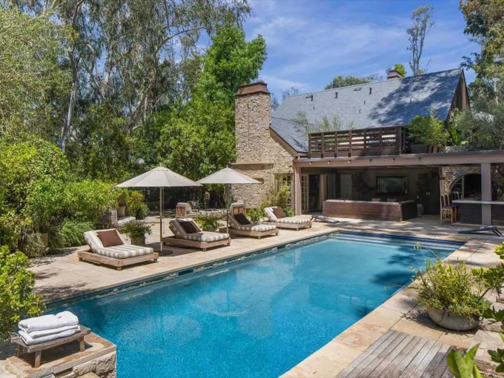 The pool and clubhouse in George Clooney's $14.5 million home 