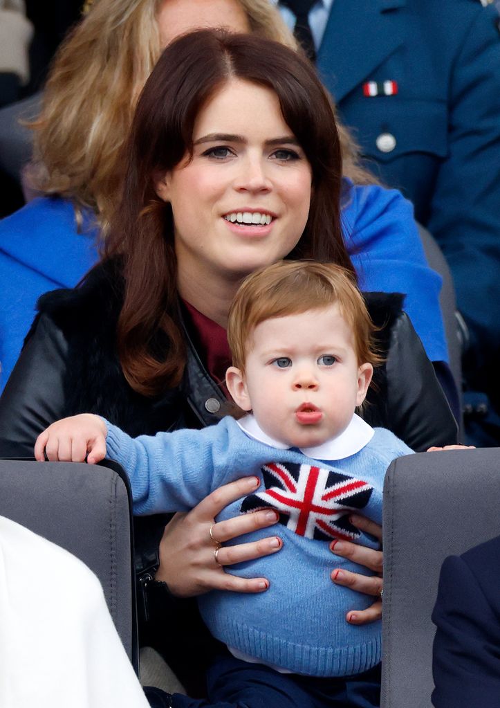 A princesa Eugenie e seu filho August Brooksbank participaram da competição de platina