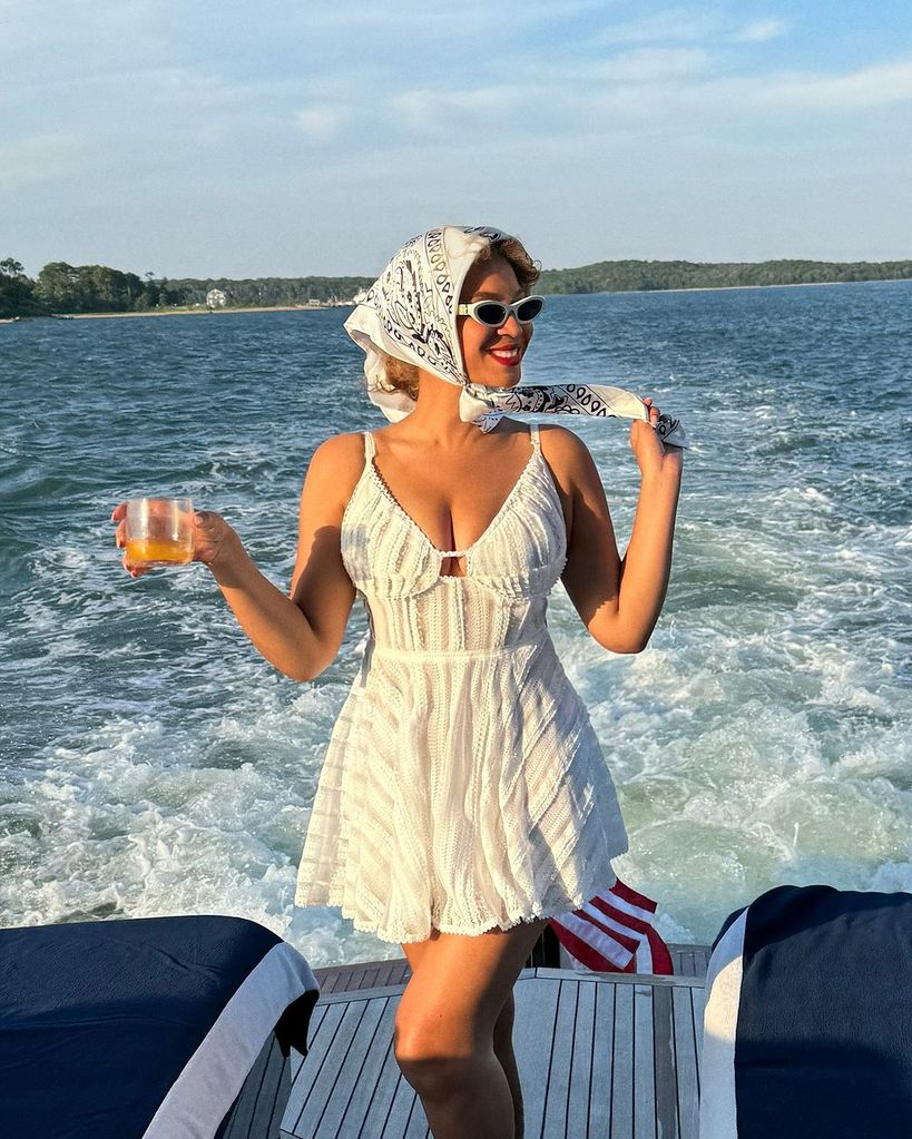 The award-winning singer looked stunning as she posed on a yacht out at sea