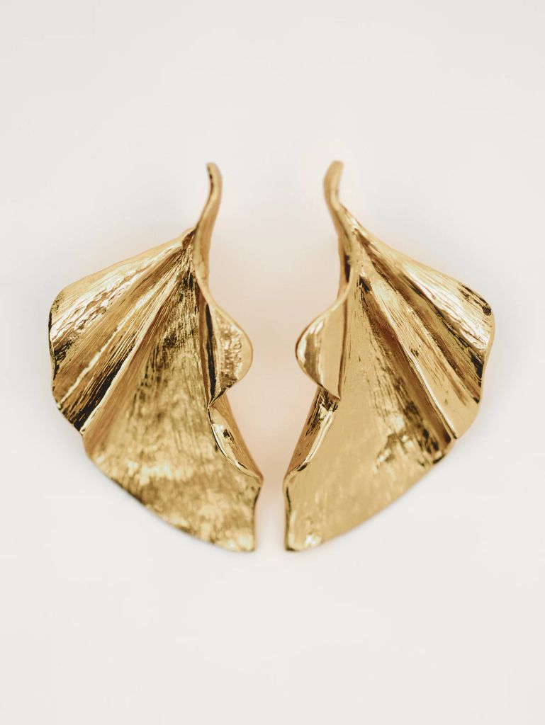 Earrings with leaf detail