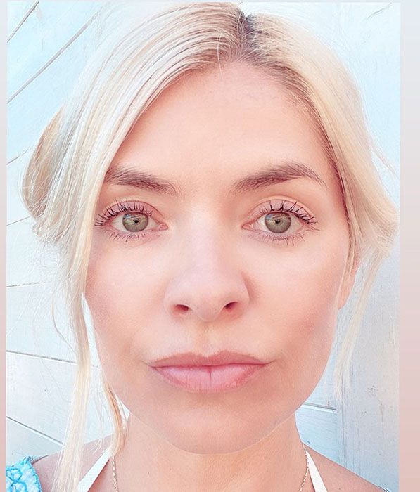 holly willoughby selfie natural makeup
