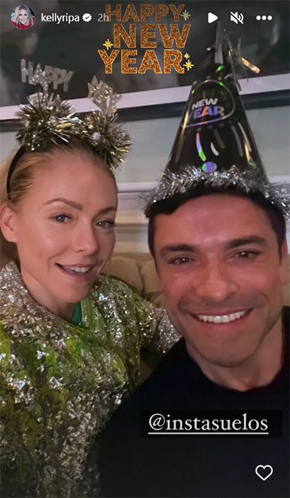 Kelly Ripa Reveals Intimate New Year S Eve Celebrations With Husband Mark Consuelos Hello