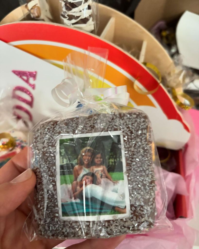  hoda kotb personalized cookie with daughters photo