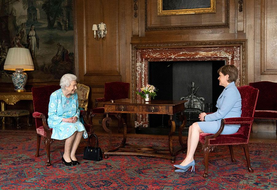 queen meets nicola sturgeon