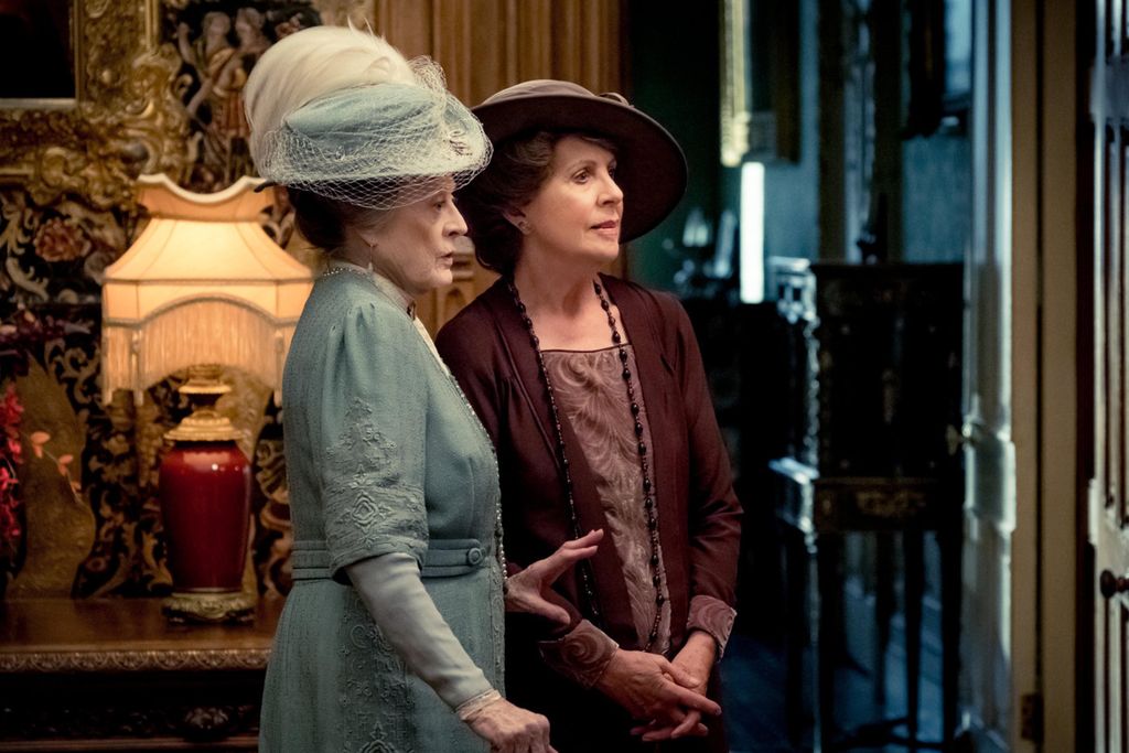 Maggie Smith and Penelope Wilton in Downton Abbey the film