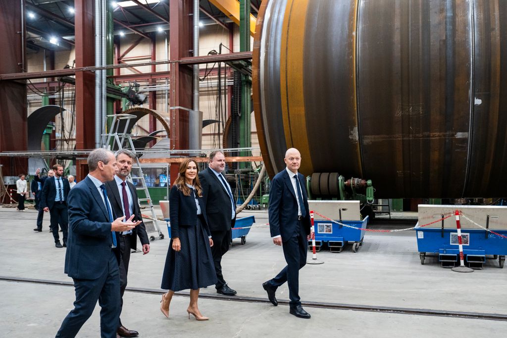 Queen Mary and king frederik visit steel business