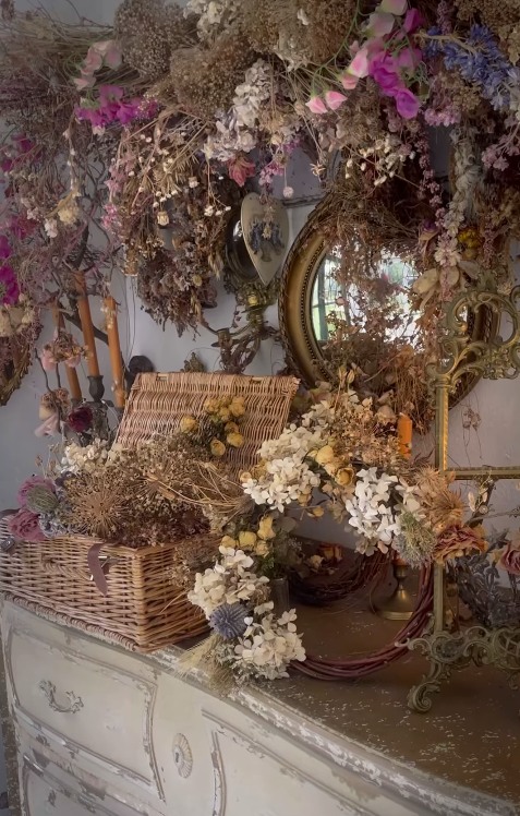 Shirlie Kemp has been embracing autumn with a dried flower display in her studio