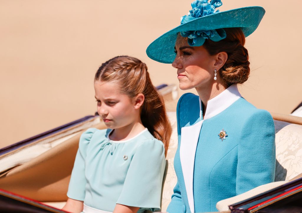 Bares y príncipe William, princesa Kate y sus collares en color - las mejores fotos