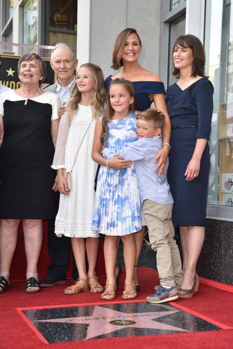 jennifer garner family red carpet