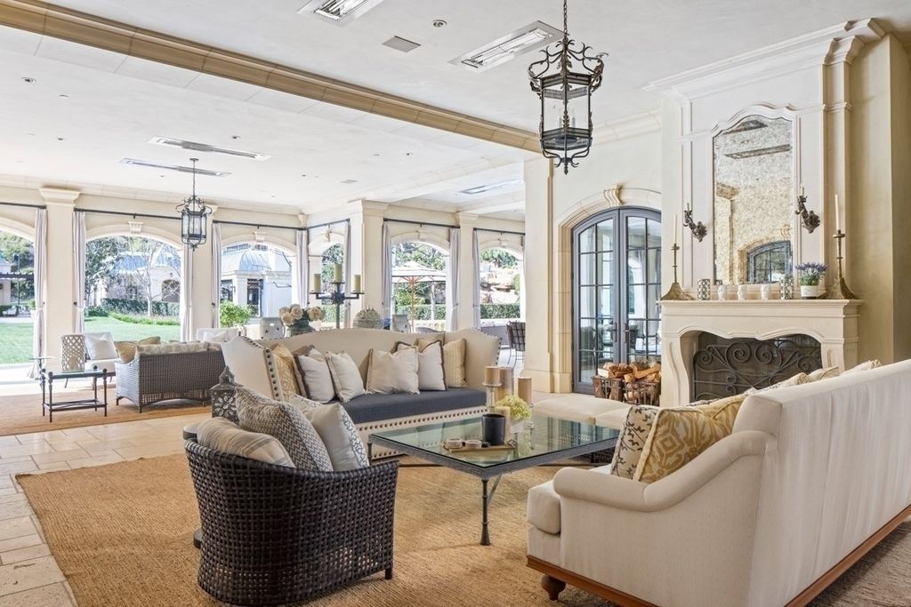 Photo d'un salon à l'intérieur de Paris Hilton Nouvelle maison