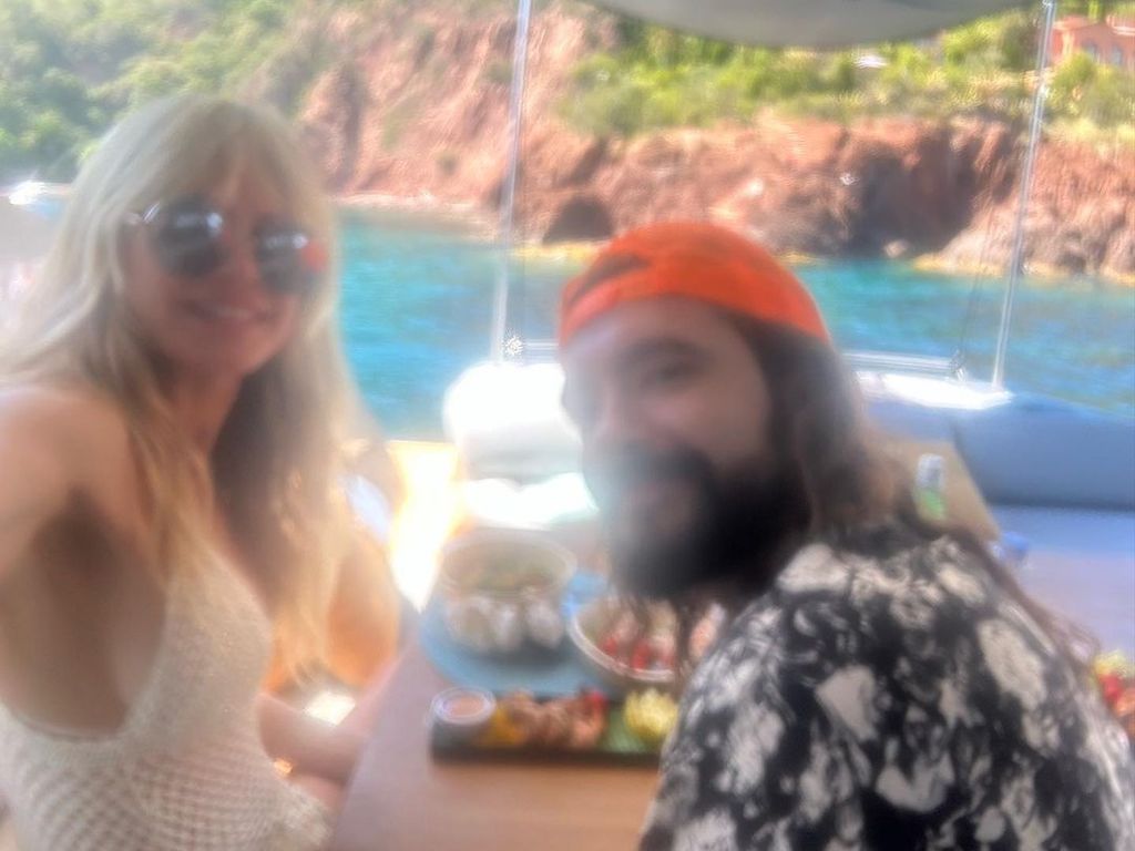 Heidi and Tom enjoy a date on a lavish yacht