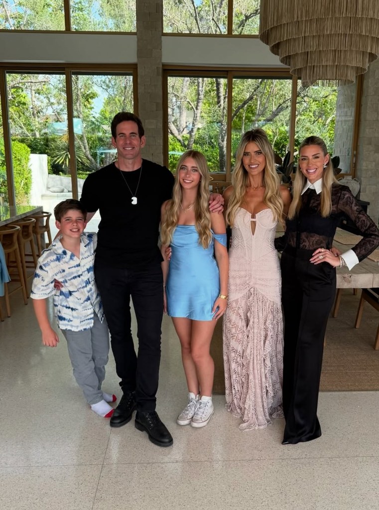 Photo partagée par Christina Haack sur Instagram mettant en vedette son ex-mari Tarek El Moussa, leurs enfants Taylor et Brayden, et leur Stepmom Heather Rae El Moussa, célébrant l'obtention du diplôme du collège de Taylor