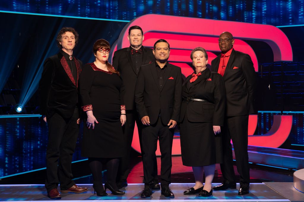 Darragh Ennis, Jenny Ryan, Mark Labbett, Paul Sinha, Anne Hegerty and Shaun Wallace on Beat The Chasers